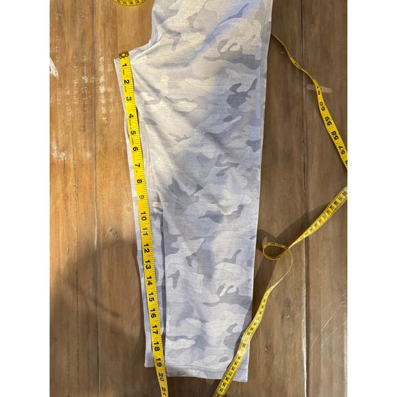 GapFit Eclipse Cropped Camo Leggings Gray Small High Rise Stretch Workout - Picture 4 of 6